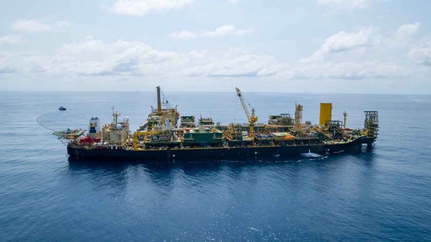 Vista laterale della nave FPSO Baleine 