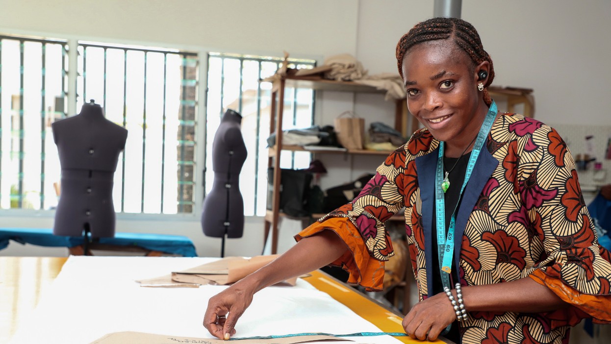 Una stilista nel suo atelier