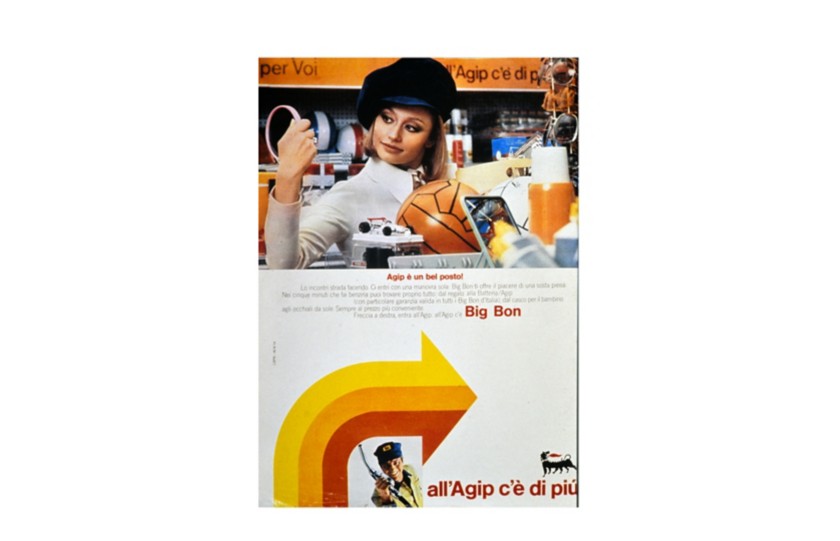 Raffaella Carrà in an Agip station looks at items for sale with the yellow, orange, and red Agip arrow below