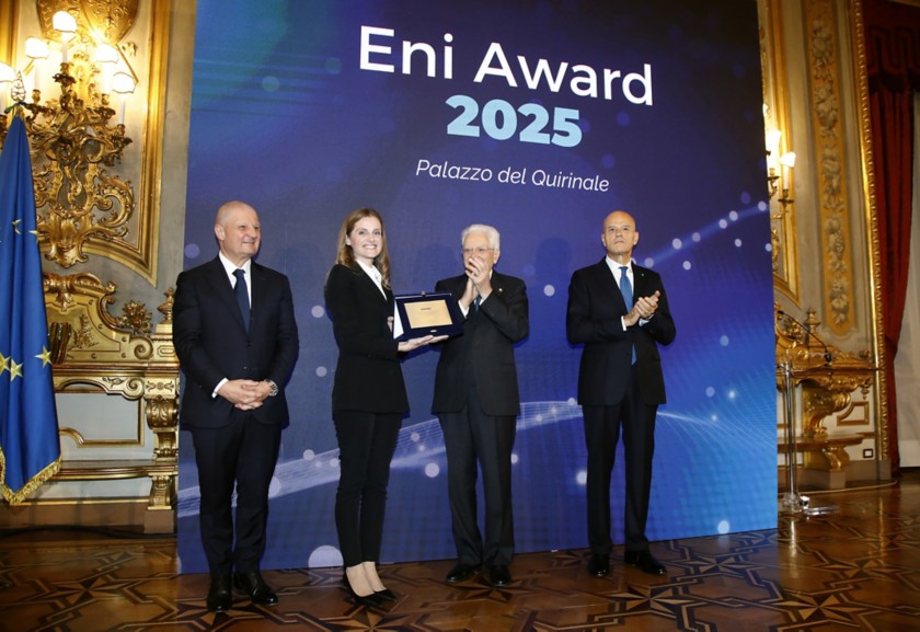 Young Researcher of the Year Prize recipient Maria Basso (University of Padua) accepting her award