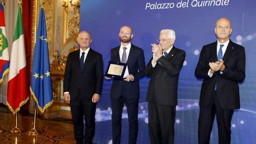 The "Eni Joule for Entrepreneurship" Prize goes to Eoliann Società benefit. Dr. Roberto Carnicelli accepts the award on stage