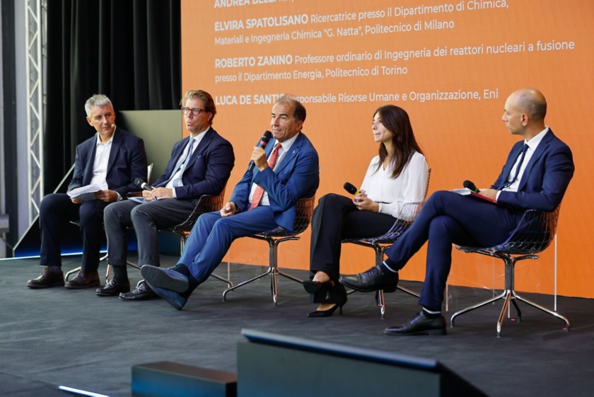 Andrea Belli (Head of Training Academy, Acea Group) Elvira Spatolisano (Researcher at the Department of Chemistry, Materials   and Chemical Engineering ‘G. Natta’ at the Politecnico di Milano) Roberto Zanino (Full Professor of Nuclear Fusion Reactor Engineering   at the Department of Energy, Turin Polytechnic) Luca De Santis (Head of Human Resources and Organisation, Eni) Moderatore Luigi Sampaolo (Responsabile Sustainability Strategic Frameworks and Stakeholders, Eni) 