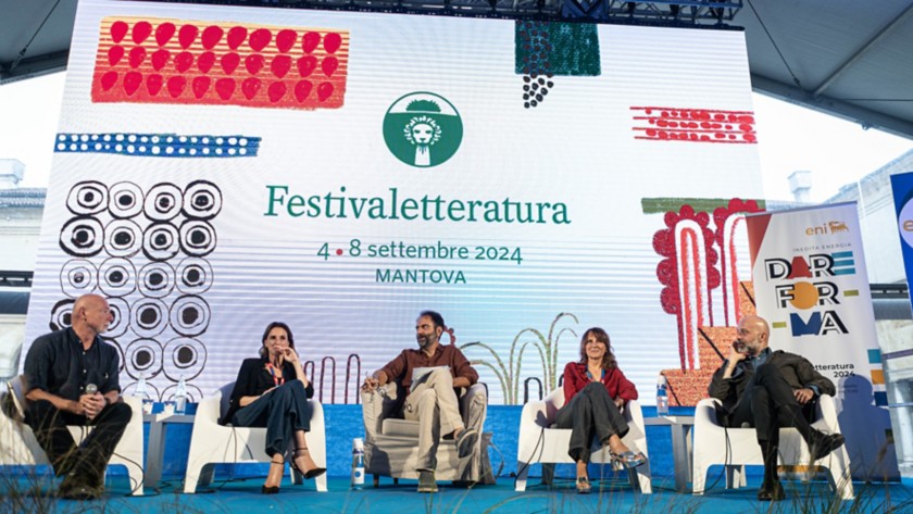 Paolo Nori, Emanuela Fanelli, Neri Marcor, Ersilia Vaudo e Niko Romito sul palco del Festivaletteratura 2024