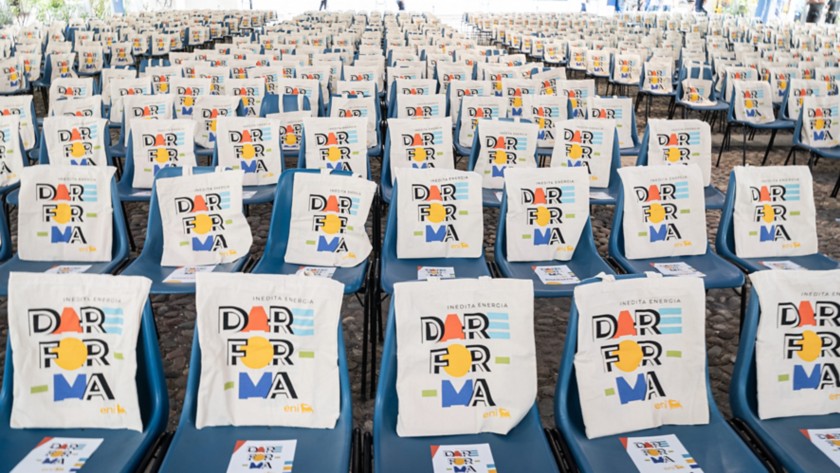 Sedie per il pubblico dell'evento Dare Forma al Festivaletteratura di Mantova 2024.