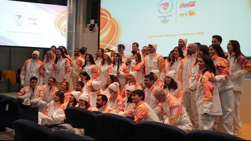 I tedofori di Milano posano per le foto di gruppo.  