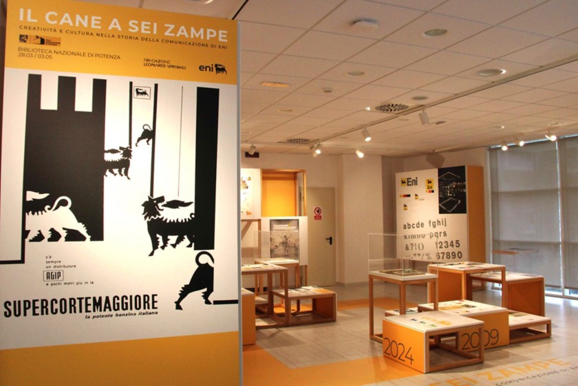 L'interno della mostra sul brand Eni presso la Biblioteca Nazionale di Potenza