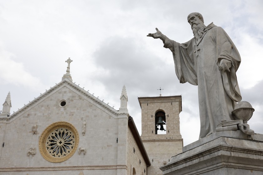 The facade of the Basilica and, on the right, the statue of San Benedetto da Norcia