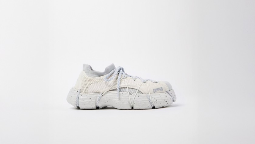 Oggetto di design alla mostra OLTREPLASTICA, all'ADI Design Museum a Milano 