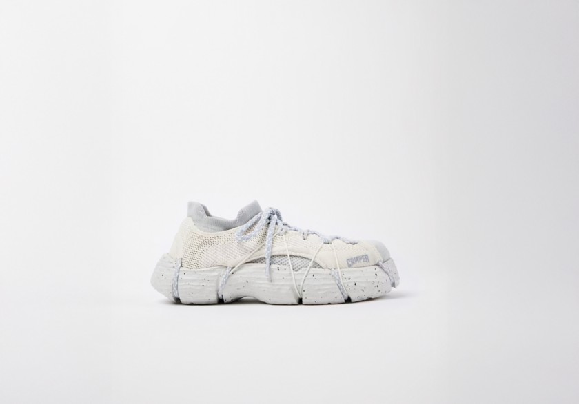 Oggetto di design alla mostra OLTREPLASTICA, all'ADI Design Museum a Milano 