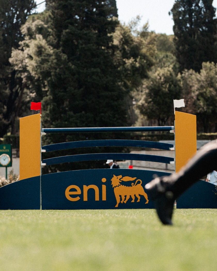 image of the Eni logo at the Piazza di Siena event