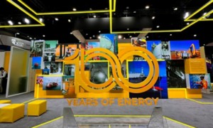 Stand di Eni a Gastech per i 100 anni della famiglia Eni