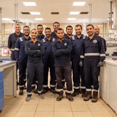 Gruppo di persone in laboratorio