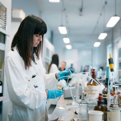 Eni scientist in laboratory