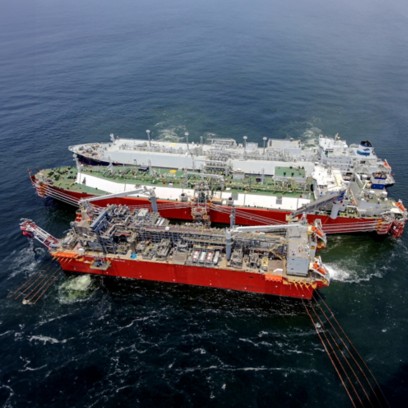 Veduta aerea della nave Tango FLNG al largo del Mozambico