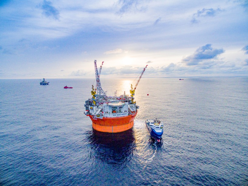 Vista dall’alto dell’impianto di gas nel mare della Norvegia