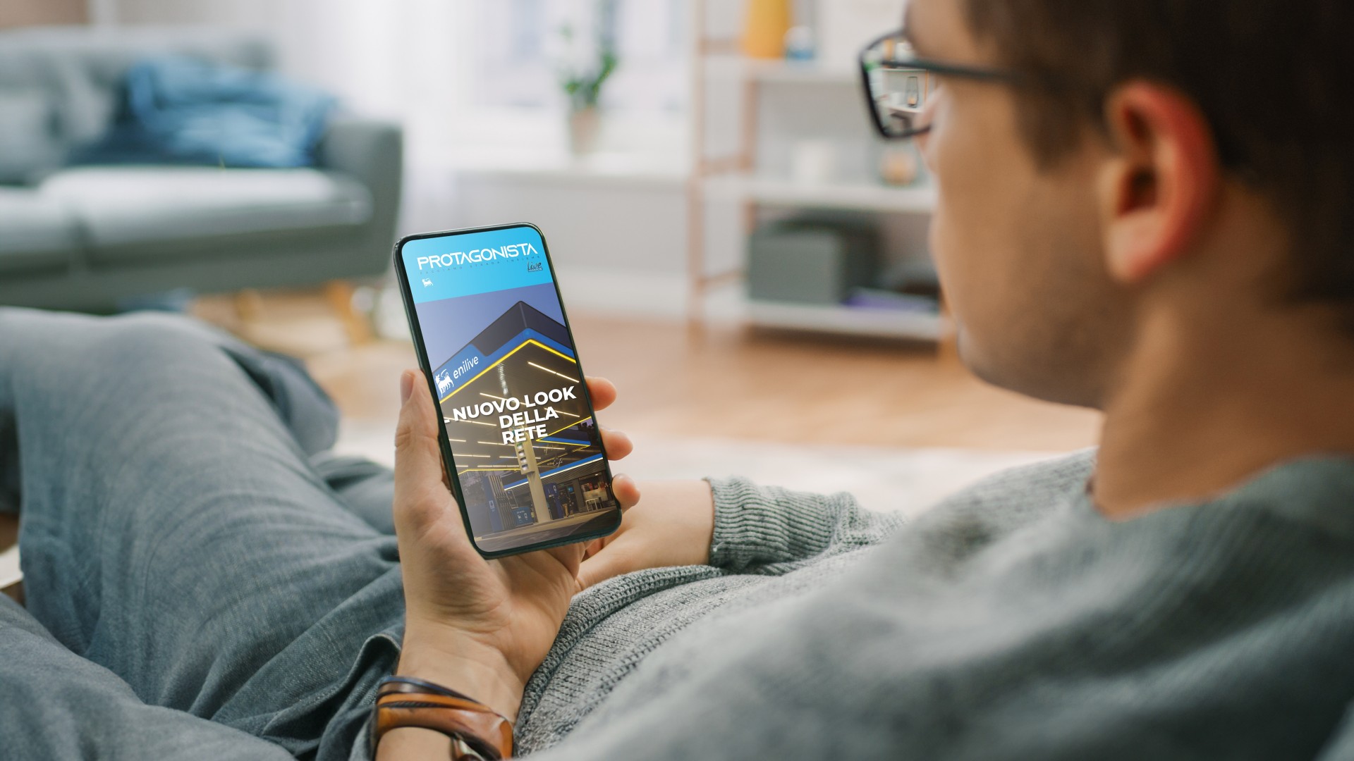 Protagonista 11 visualizzato su mobile