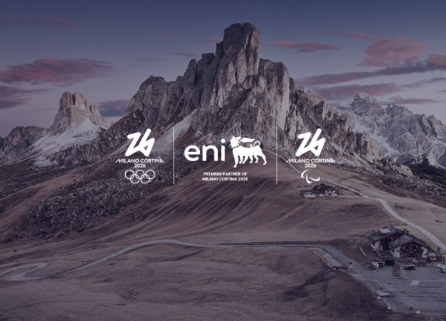Logo di Eni come Premium Partner dei Giochi Olimpici e Paralimpici Invernali Milano Cortina 2026, con le Dolomiti sullo sfondo al tramonto.