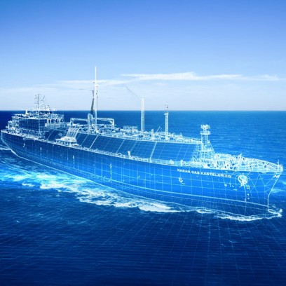 Nave industriale in oceano con modello digitale sovrapposto
