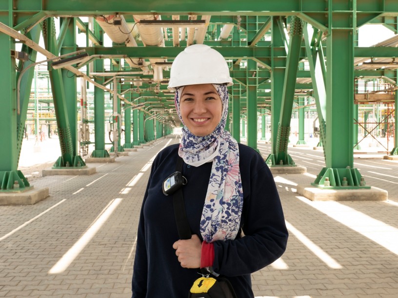Egyptian woman inside Zohr plant