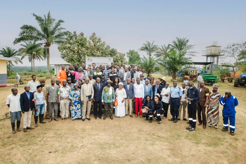 Foto di gruppo della cerimonia di inaugurazione del progetto Hinda, progetto per sostenere gli agricoltori