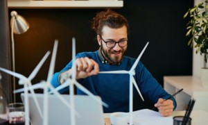 Student with wind turbine blade prototype