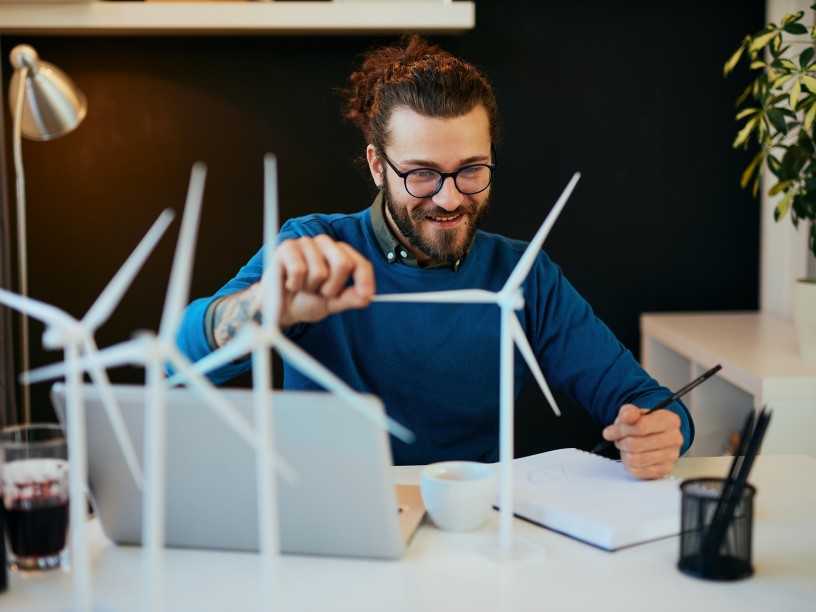 Student with wind turbine blade prototype