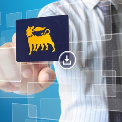 Interfaccia tecnologica con mano che clicca il logo Eni, simbolo aziendale energetico.