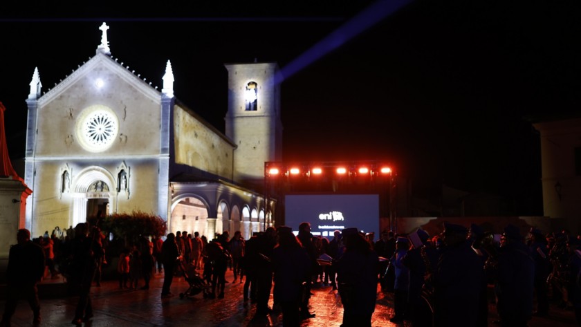 The light installation by Eni lit in Piazza San Benedetto with the Basilica in the background