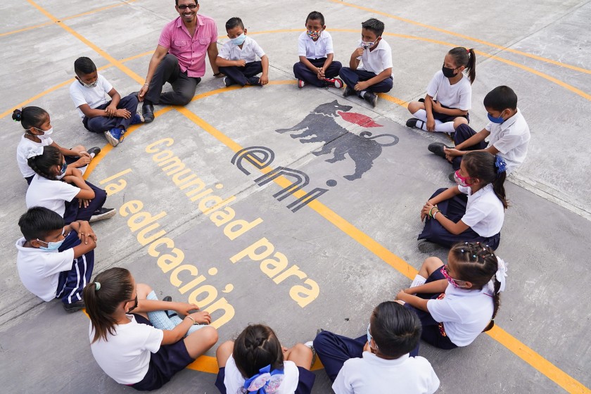 Mexican children run on the basketball court