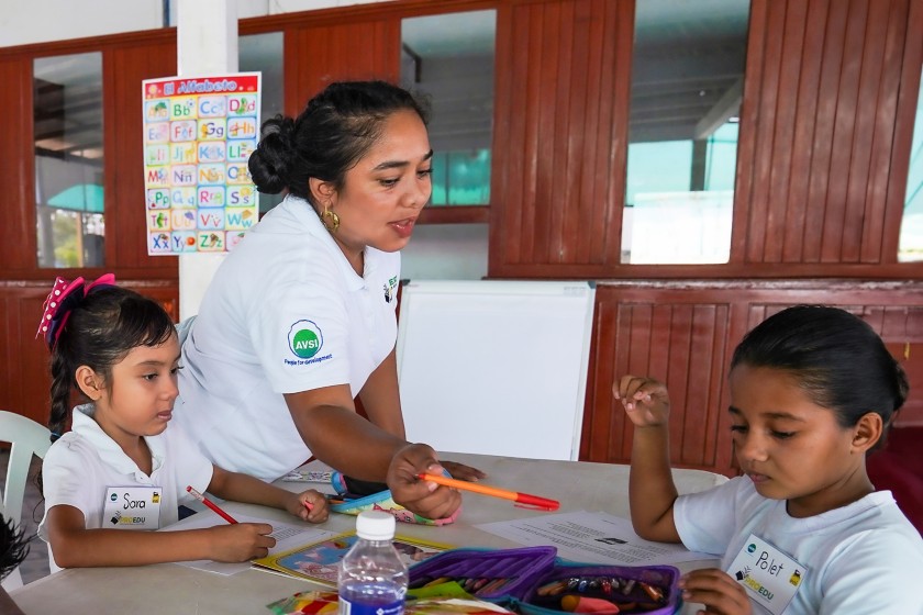 Teacher with children Mexico