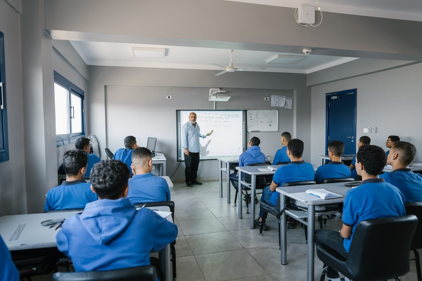 Gruppo di studenti in classe durante la lezione