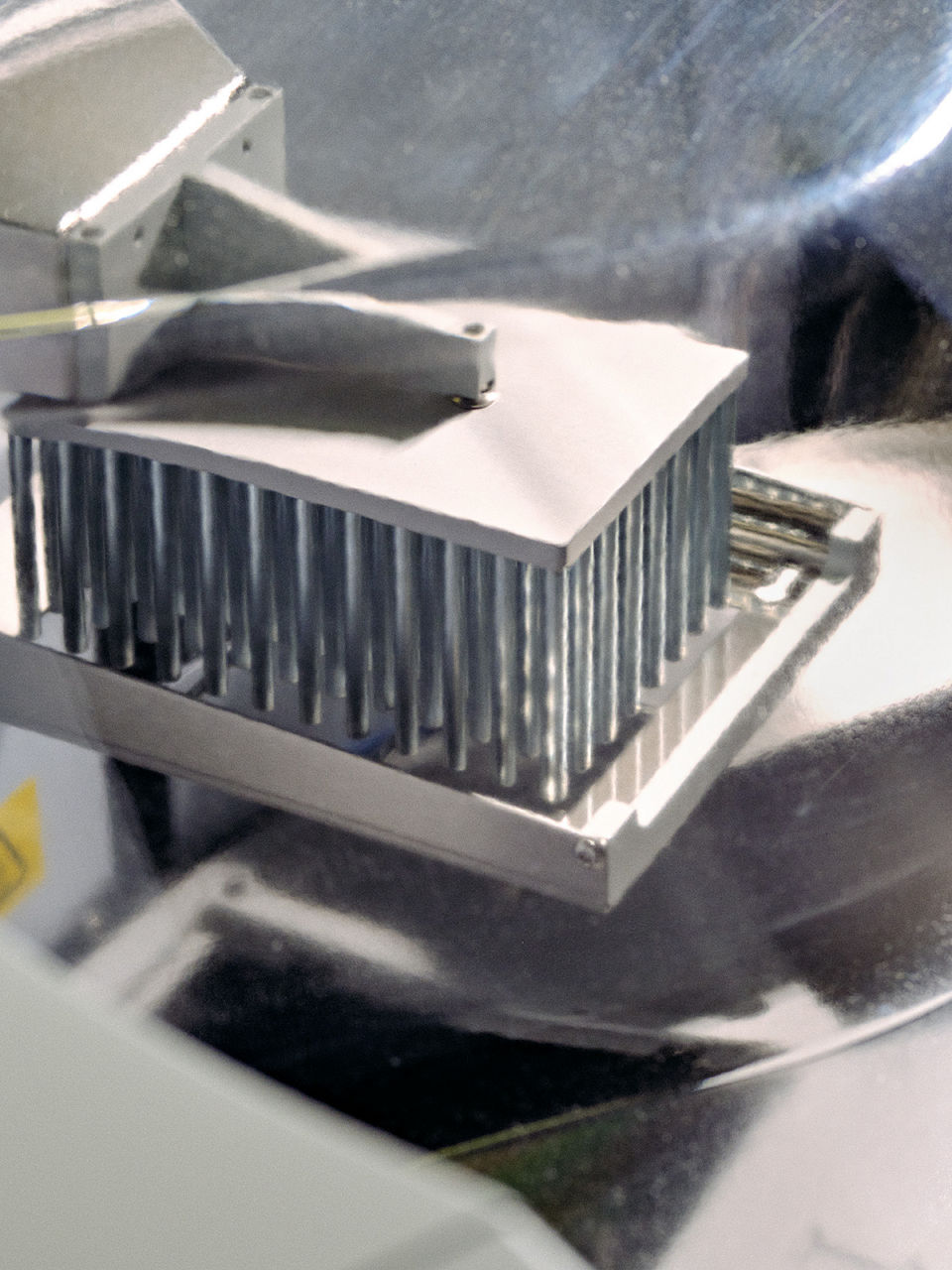 Samples with test liquid are panned in an analyzer.