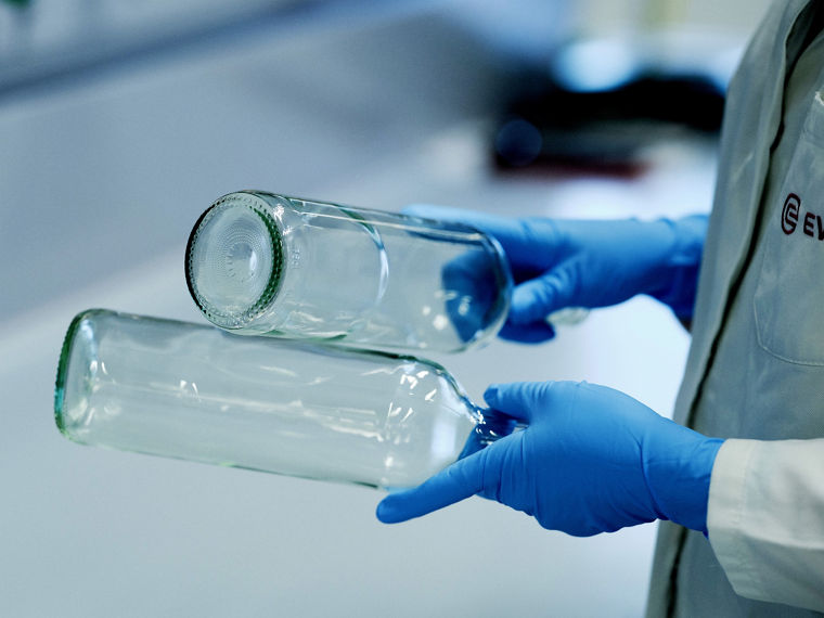 Scratch test for coated bottles