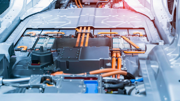 Electric car lithium battery pack and power connectionsLithium-Batteriepack für Elektroautos und Stromanschlüsse