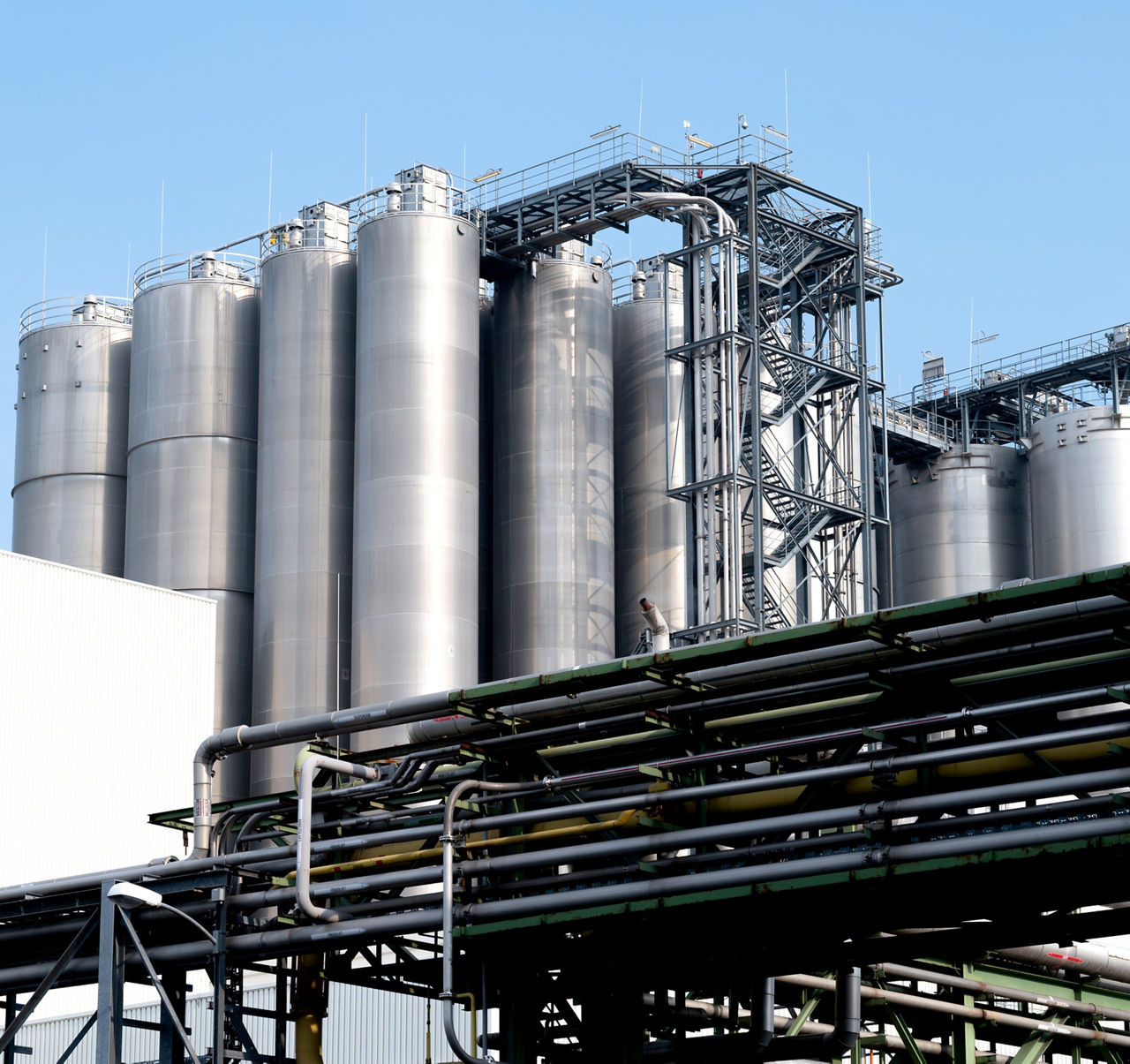 Wesseling, Symbolfoto, Rohre, Leitungen, Tank, Behälter  ---  symbolic photo, chemical product, liquid, pipe, tube, tank
-