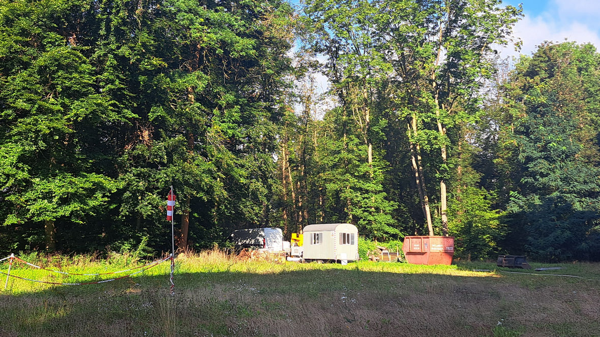 In-situ remediation of an area on a factory site that is contaminated with arsenic compounds.