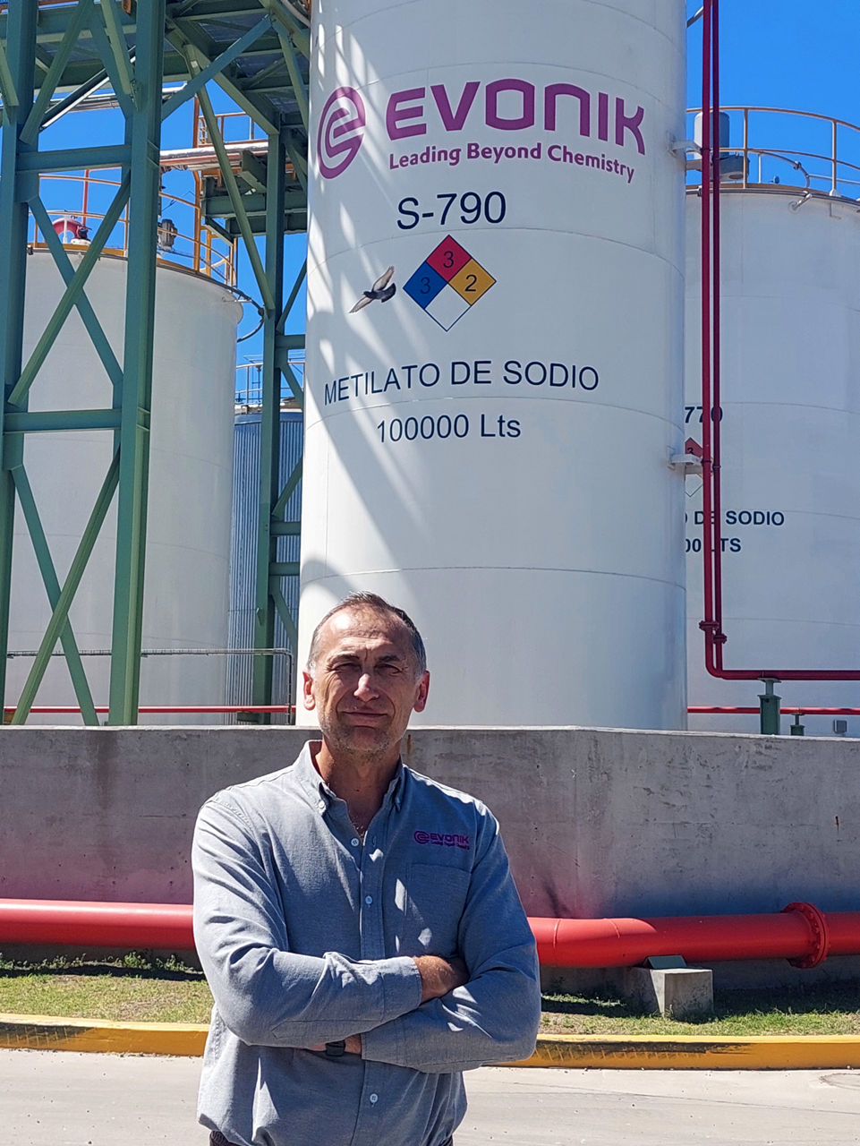 Lisandro Costa vor der Anlage in Puerto General San Martín