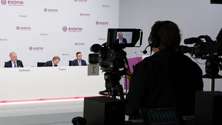 Hauptversammlung der Evonik im Mai 2025 in Essen, der Vorstand