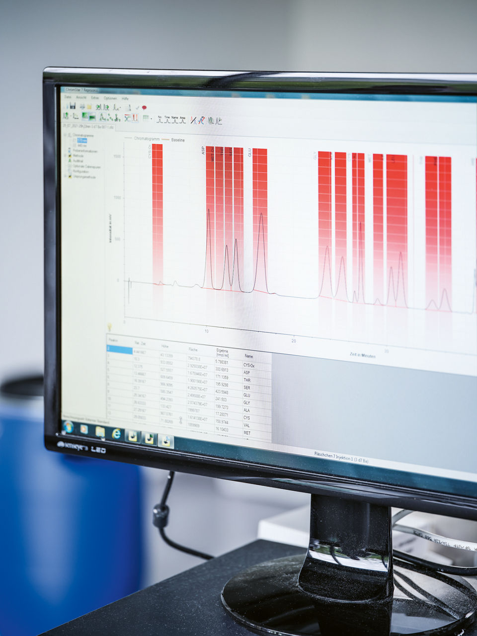 Ein Monitor mit roten Balken.