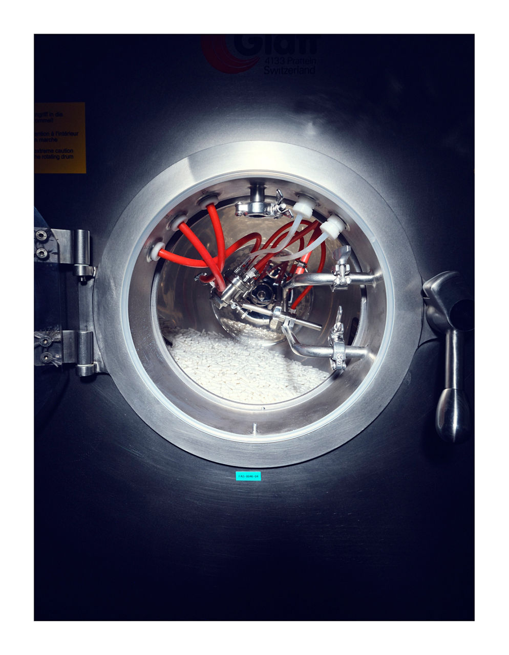 Blick in den Beschichtungsautomaten.