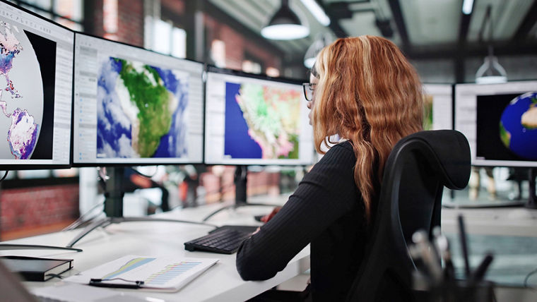 Satelliten ermöglichen eine umfassende Beobachtung atmosphärischer Entwicklungen – selbst über entlegenen Gebieten wie den Weltmeeren und den Polarzonen.