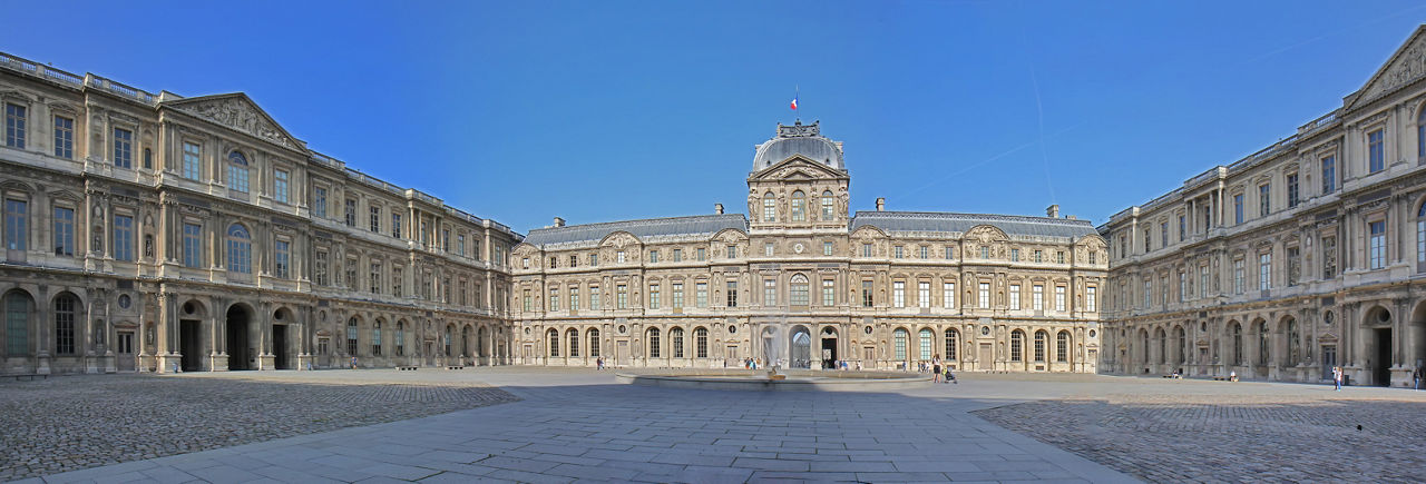 Der Innenhof des Louvre.
