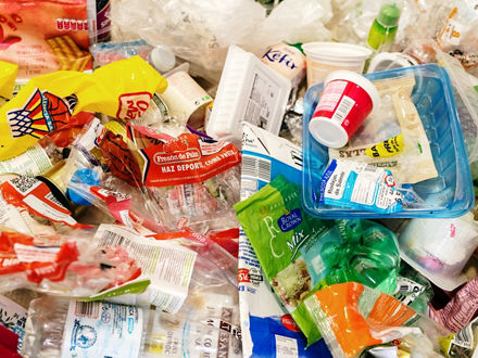 Mixed plastic garbage