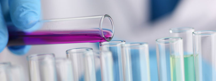 A male chemist holds test tube of glass in his hand overflows a liquid solution of potassium permanganate conducts an analysis reaction takes various versions of reagents using chemical manufacturing
A male chemist holds test tube of glass in his hand overflows
Pharmaceutics, acid, poison, chemical, chemistry, household, liquid, cleaning, washing, pharmaceuticals, laboratory, development, tests, reagents, accompaniment, flask, test, tube, industry, Medicine, education, chemist, pharmacist, synthetic, research, material, drug, innovation, stabilizers, additives, food, concentrate, glass, exam, organic, sample, not natural, teacher, lesson, seminar, Fake, vaccine, panacea, remedy, analysis, science, experiment, work, blend, vial
Reagenzgläser / Test tubes