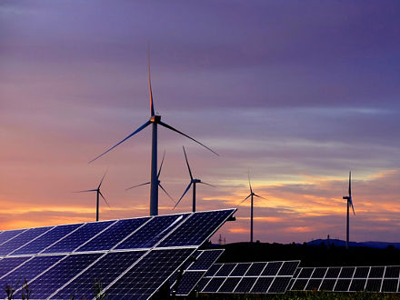 Photovoltaik- und Windkraftanlagen