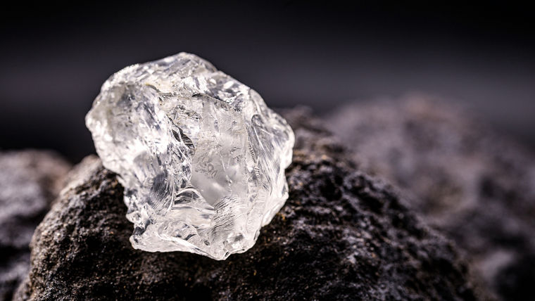Petalite, petalite or castorite is an important mineral for obtaining lithium, battery industry, lithium source