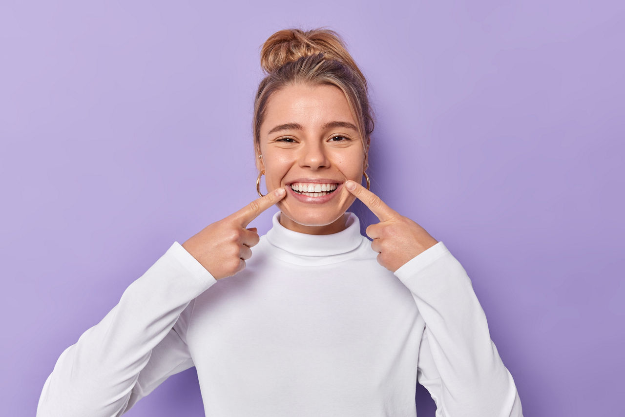 Composites for crowns and bridges, fillings and adhesives contain high molecular weight multifunctional methacrylates