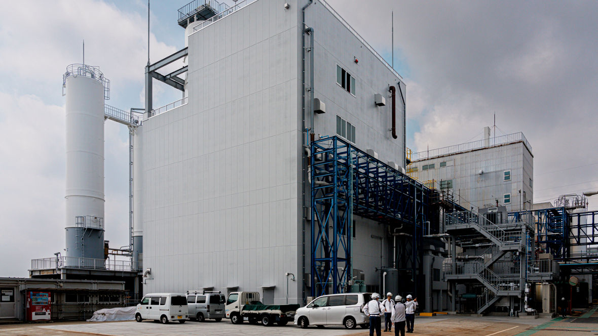 Exterior view of the factory building where Evonik produces fumed aluminum oxide