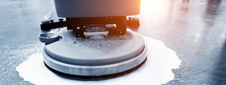 Bodenreinigung mit Maschine polieren