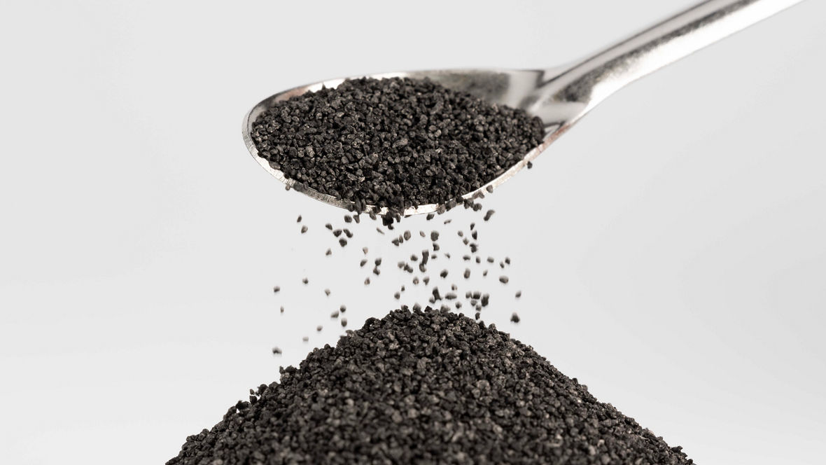 pile of catalyst fed by a spoon